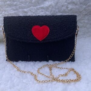 Envelope Crossbody Bag Navy Sherpa w/red heart and Gold Chain (NWOT)